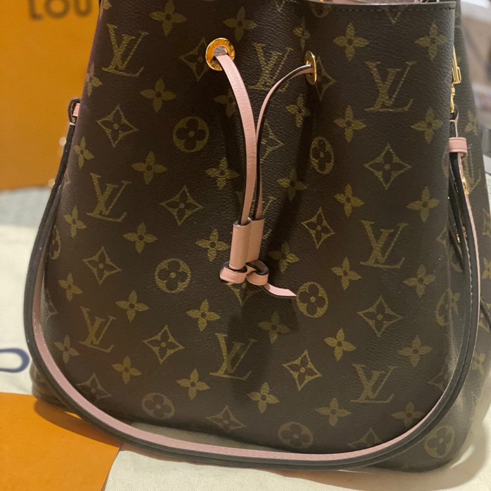 Louis Vuitton NEONOE MNG ROSE POUDRE
